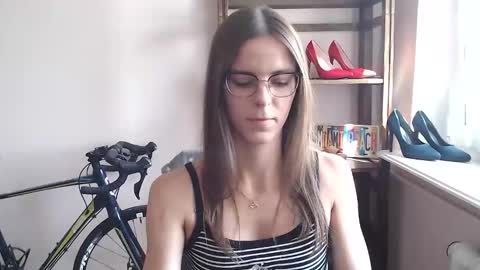 Megi online show from 05/04/26, 01:29