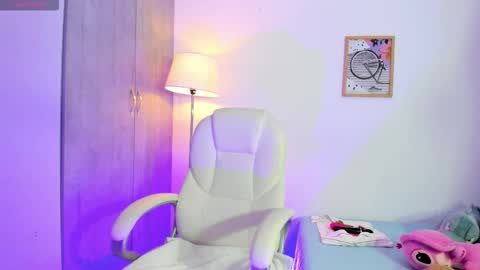 Snapshot of megumi_ann chatting on 10/27/25, 02:04 Ann online show from 10/27/25, 02:04