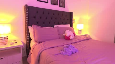 Snapshot of meiis_ chatting on 11/11/25, 10:21 meiis3 online show from 11/11/25, 10:21