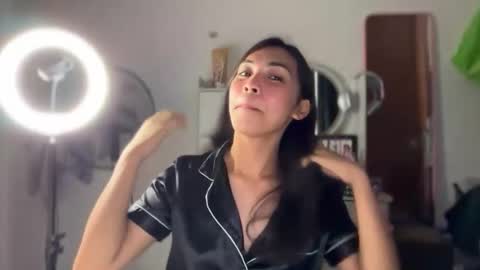 meiluxe online show from 04/13/26, 12:21