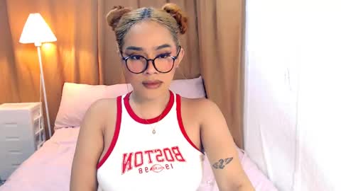 mel_rai14 online show from 05/11/26, 11:49