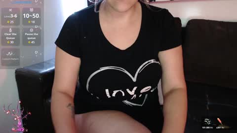 Snapshot of mel_raise chatting on 01/22/25, 01:31 mel raise online show from 01/22/25, 01:31