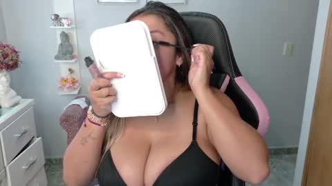 Snapshot of melaany_ chatting on 07/19/26, 11:08 Melaany online show from 07/19/26, 11:08