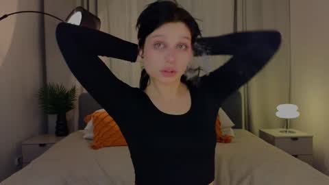 Snapshot of melan1e_ chatting on 12/08/24, 10:03 mel online show from 12/08/24, 10:03