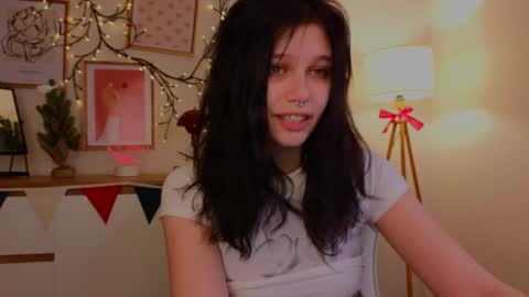 Snapshot of melan1e_ chatting on 01/03/25, 07:50 mel online show from 01/03/25, 07:50