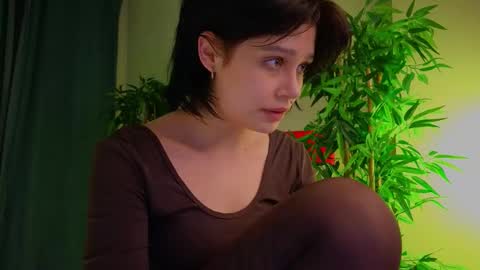 Snapshot of melan1e_ chatting on 02/23/25, 09:37 mel online show from 02/23/25, 09:37