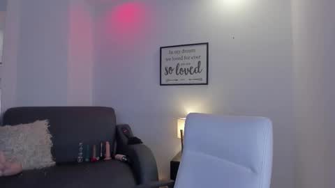 melan_owen online show from 12/20/25, 11:06