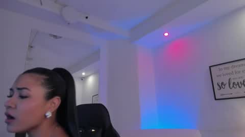 melan_owen online show from 05/10/26, 11:04