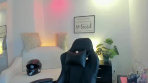 melan_owen online show from 07/26/26, 10:33