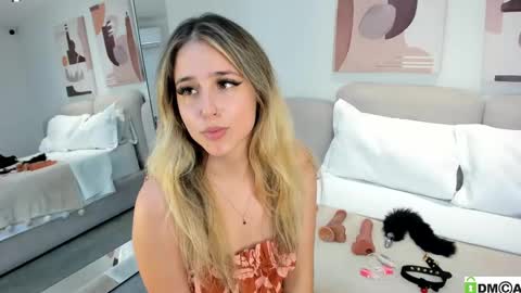 Melanie Baez online show from 02/10/25, 09:04