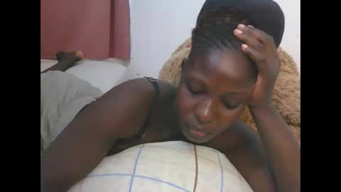 melanie_bae1 online show from 05/18/26, 04:46