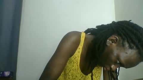 Snapshot of melanie_goddesss chatting on 09/22/25, 11:51 milly online show from 09/22/25, 11:51