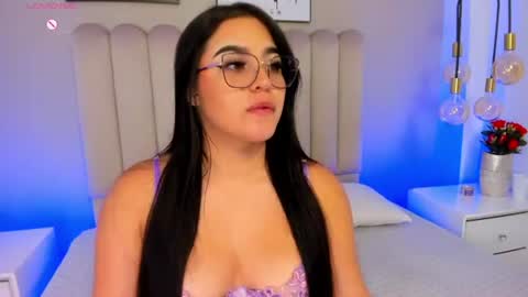 Snapshot of melanie_hillz chatting on 07/12/26, 12:45 Melanie online show from 07/12/26, 12:45