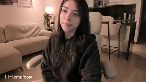 Snapshot of melanie_owo chatting on 07/23/26, 11:35 Melanie online show from 07/23/26, 11:35