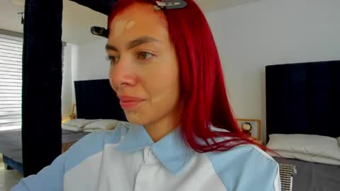 Melanie roux  online show from 04/03/26, 12:25