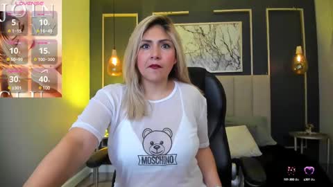 Snapshot of melanie_silver_ chatting on 02/20/25, 10:04 Melanie online show from 02/20/25, 10:04