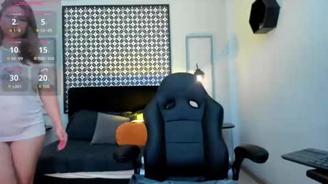 Snapshot of melanie_silver_ chatting on 11/11/25, 09:37 Melanie online show from 11/11/25, 09:37