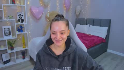 MelanieAlves online show from 03/08/26, 12:53