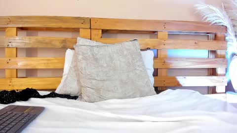 Melanie online show from 02/16/25, 04:53