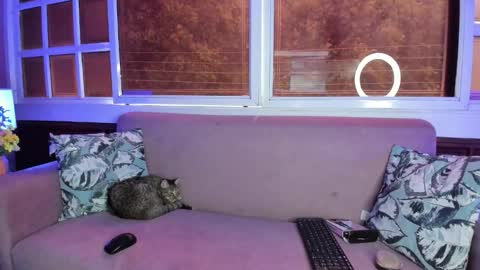 Melanie Roux online show from 10/13/25, 07:36