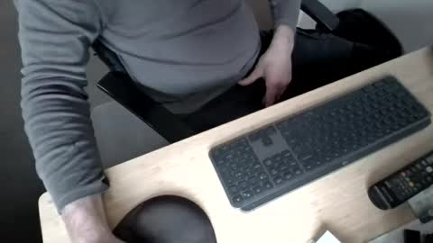 melbguy_075 online show from 11/23/25, 03:06