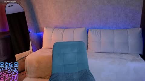 Melee Eva - Thumbs Up please  online show from 04/10/26, 07:57