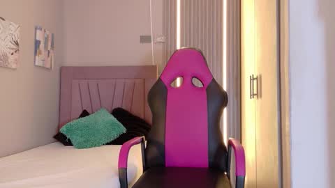 meli_peach online show from 11/26/25, 07:15