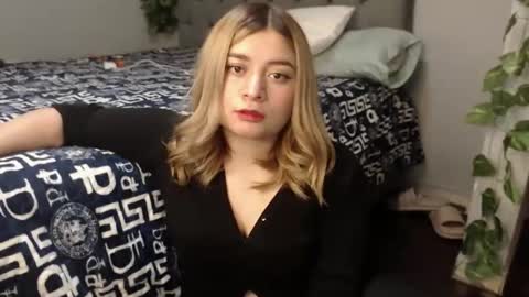 meliinna_xxx online show from 01/15/26, 04:50