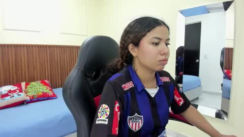 M E L I N A  online show from 12/16/25, 07:19