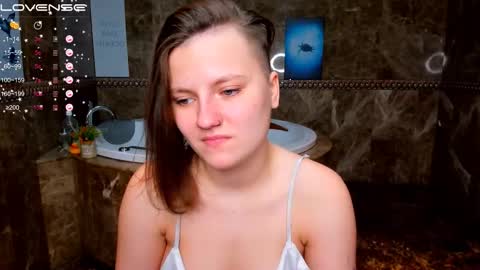 Snapshot of melindat chatting on 11/23/25, 01:05 Melinda online show from 11/23/25, 01:05