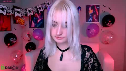 Melisa online show from 10/22/25, 07:02