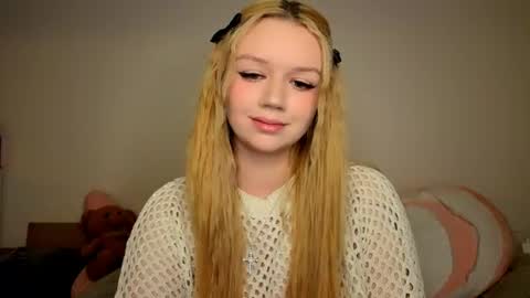 Snapshot of meliss_ss chatting on 06/18/26, 08:24 Mel or Lissa 3 Welcome here online show from 06/18/26, 08:24