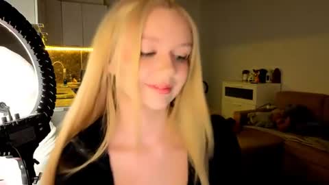 Snapshot of meliss_ss chatting on 07/03/26, 10:16 Mel or Lissa 3 Welcome here online show from 07/03/26, 10:16