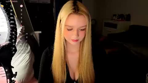 Snapshot of meliss_ss chatting on 07/18/26, 07:17 Mel or Lissa 3 Welcome here online show from 07/18/26, 07:17