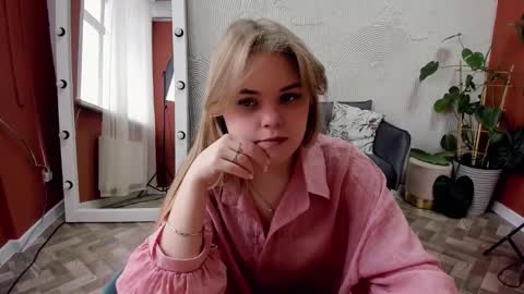 Snapshot of melissa_199 chatting on 11/11/25, 07:30 Sophia online show from 11/11/25, 07:30