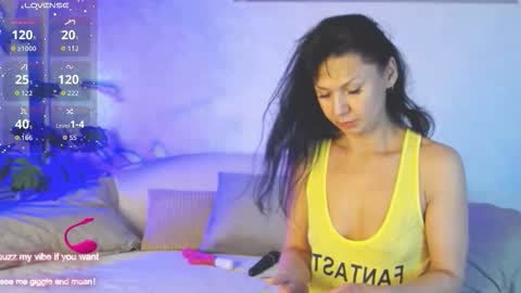Snapshot of melissa_fane chatting on 11/20/25, 11:54 Hot Milf Melissa ONLINE Mon Tue Wed Fr Sun - 9pm - 6amUTC3 online show from 11/20/25, 11:54