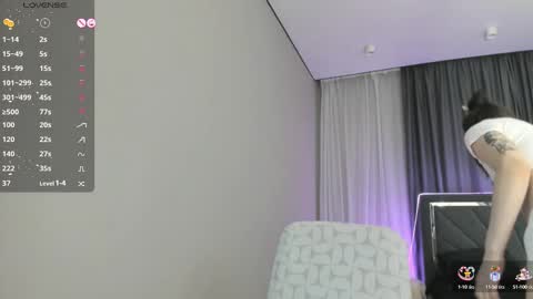 Snapshot of melissa_yamazaki chatting on 02/14/25, 12:36 Lisaa online show from 02/14/25, 12:36