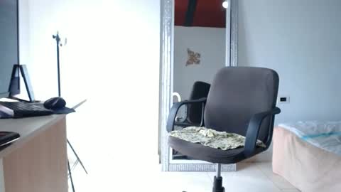 melissazaens online show from 12/21/25, 04:14