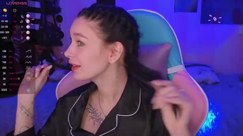 Snapshot of mella_freya chatting on 01/07/25, 09:14 Freya IM NONUDE online show from 01/07/25, 09:14