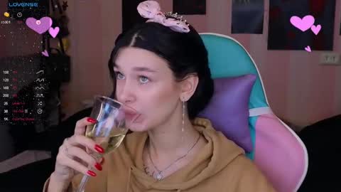 Snapshot of mella_freya chatting on 01/27/25, 08:17 Freya IM NONUDE online show from 01/27/25, 08:17