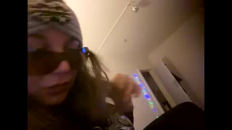 Snapshot of melli23 chatting on 12/20/24, 05:51 Melli online show from 12/20/24, 05:51