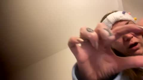 Snapshot of melli23 chatting on 12/25/24, 04:01 Melli online show from 12/25/24, 04:01