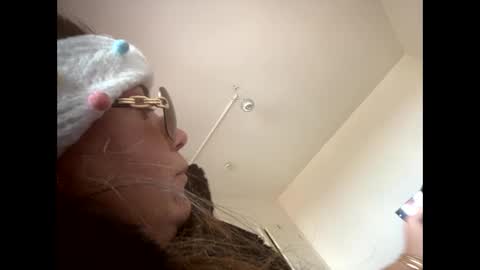 Snapshot of melli23 chatting on 01/12/25, 11:39 Melli online show from 01/12/25, 11:39