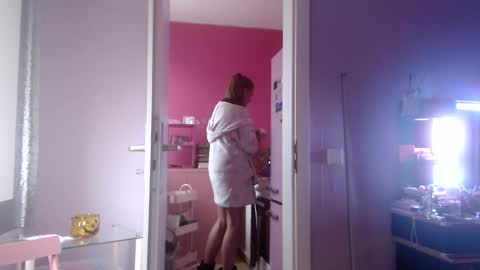 Snapshot of melli23 chatting on 10/27/25, 01:37 Melli online show from 10/27/25, 01:37