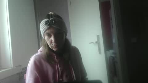 Snapshot of melli23 chatting on 11/26/25, 09:43 Melli online show from 11/26/25, 09:43