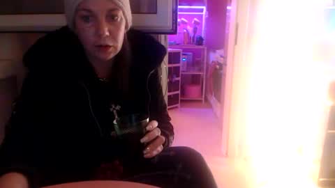 Snapshot of melli23 chatting on 12/20/25, 09:55 Melli online show from 12/20/25, 09:55
