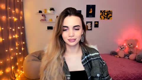 Tessa online show from 12/17/24, 08:32