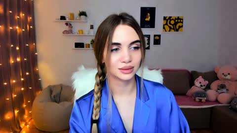 Tessa online show from 12/20/24, 12:19