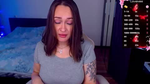 Snapshot of mellovell chatting on 10/22/25, 10:48 Mel online show from 10/22/25, 10:48