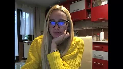 Snapshot of melly_rosey chatting on 11/28/25, 08:28 Melly online show from 11/28/25, 08:28